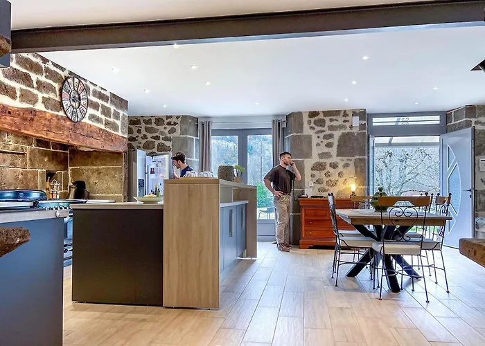 De 150m2, 4 Ch, 4 Sdb, Wifi, Patio, Vallee De La Jordanne Holiday home *