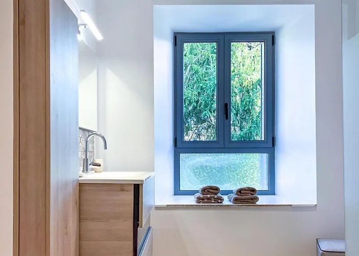 De 150m2, 4 Ch, 4 Sdb, Wifi, Patio, Vallee De La Jordanne * Velzic