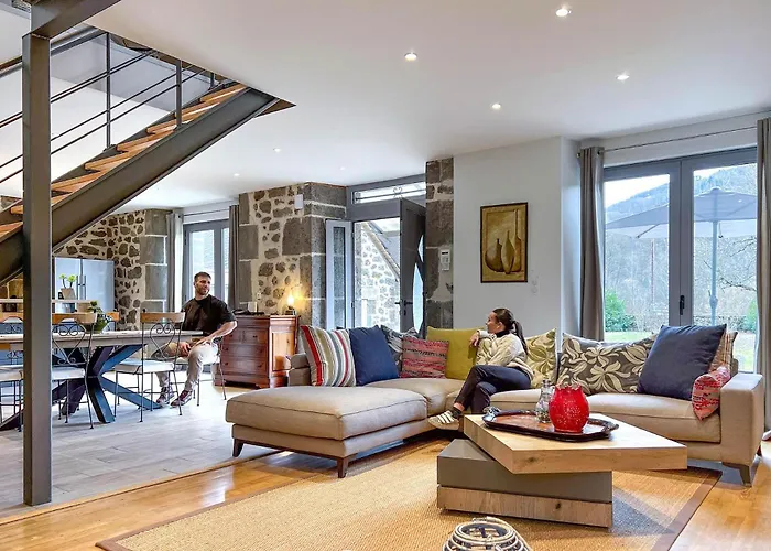 De 150m2, 4 Ch, 4 Sdb, Wifi, Patio, Vallee De La Jordanne Holiday home Velzic