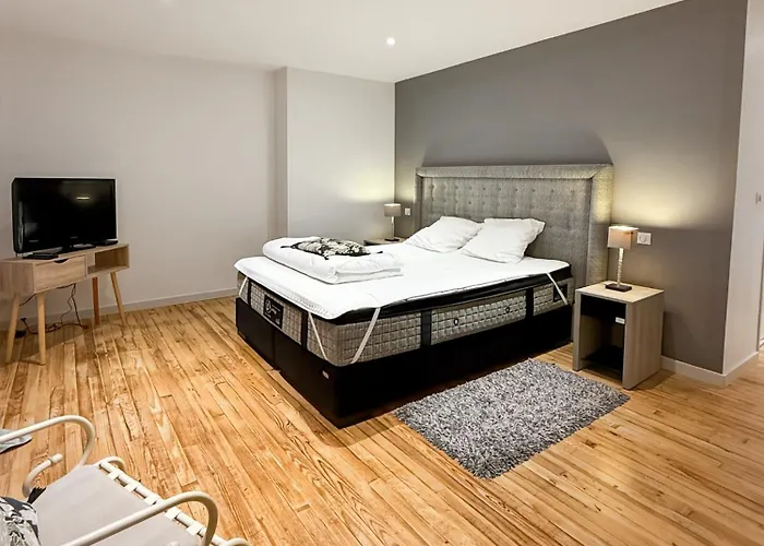 De 150m2, 4 Ch, 4 Sdb, Wifi, Patio, Vallee De La Jordanne Holiday home *