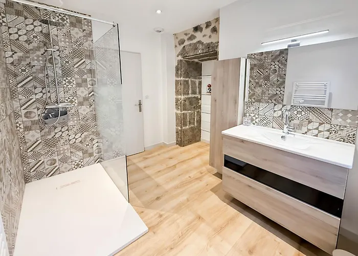 De 150m2, 4 Ch, 4 Sdb, Wifi, Patio, Vallee De La Jordanne Holiday home *