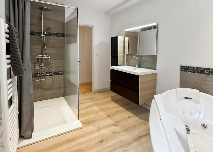 De 150m2, 4 Ch, 4 Sdb, Wifi, Patio, Vallee De La Jordanne Holiday home