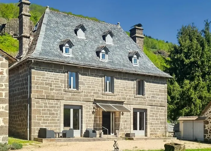 De 150m2, 4 Ch, 4 Sdb, Wifi, Patio, Vallee De La Jordanne Holiday home